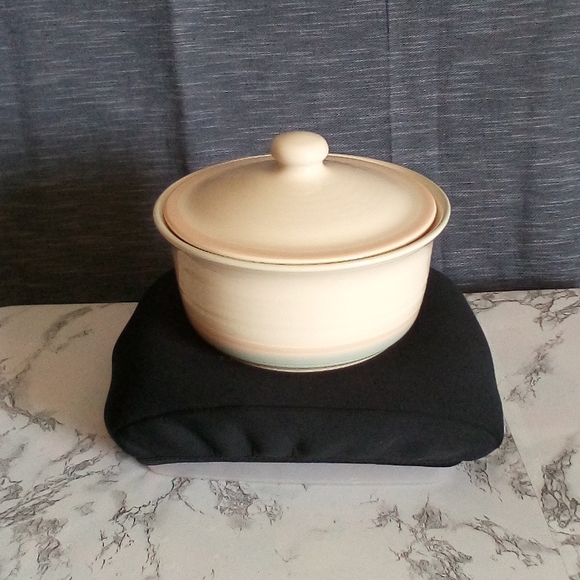 VTG PFALTZGRAFF Sunrise 2Qt Round Casserole Dish with Lid (Discontinued Piece) - Picture 2 of 6